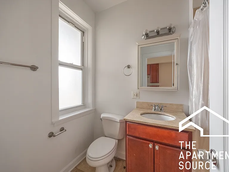 7462 N Greenview Ave #1 — Photo 9
