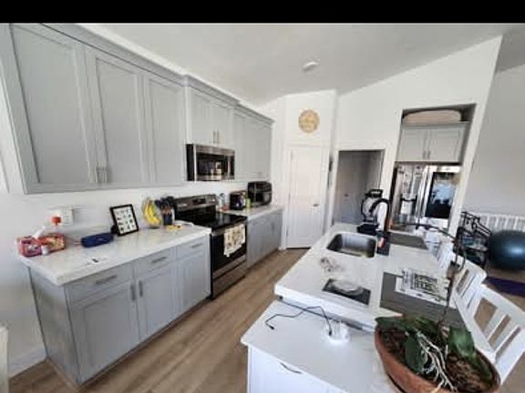 4th image of 1867 E Meadowlark Dr
