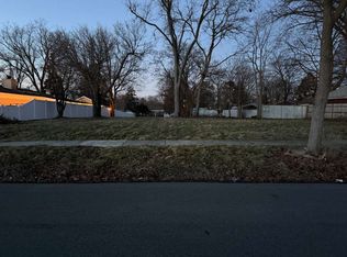 16 W Taylor Rd, Lombard, IL 60148