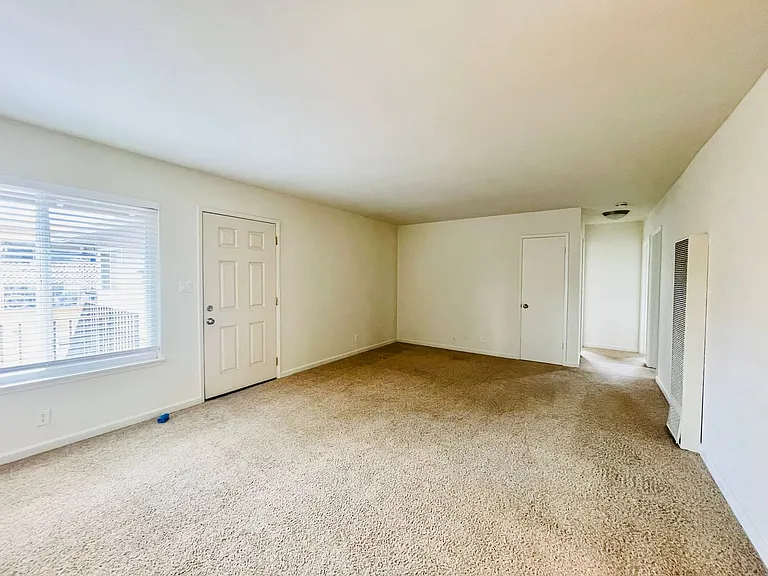 Twin Palms — Photo 2