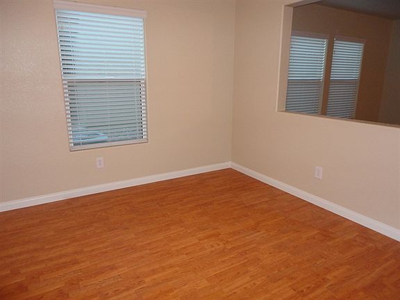 4th image of 537 Uxbridge Dr