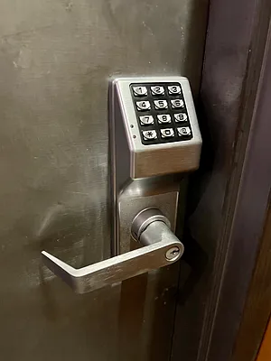 Rented by Safdie Realty Group | media 17