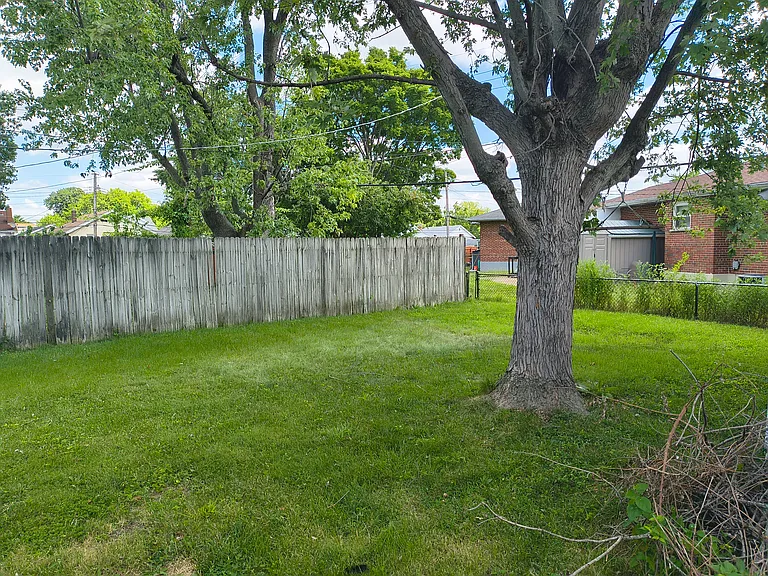 7246 Stolle St — Photo 11