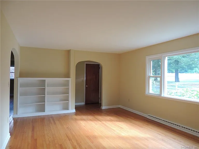 87 Hotchkiss Grove Rd — Photo 4