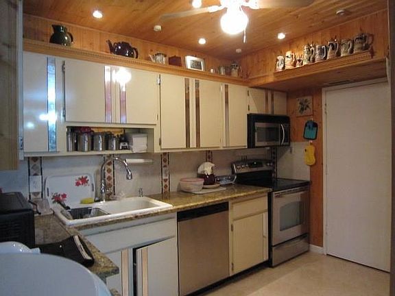 3rd image of 4350 Hillcrest Dr APT 216
