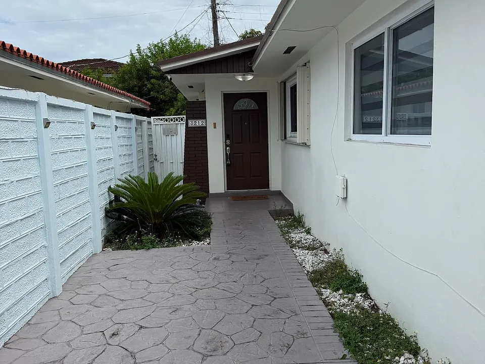 3212 SW 24th Ter