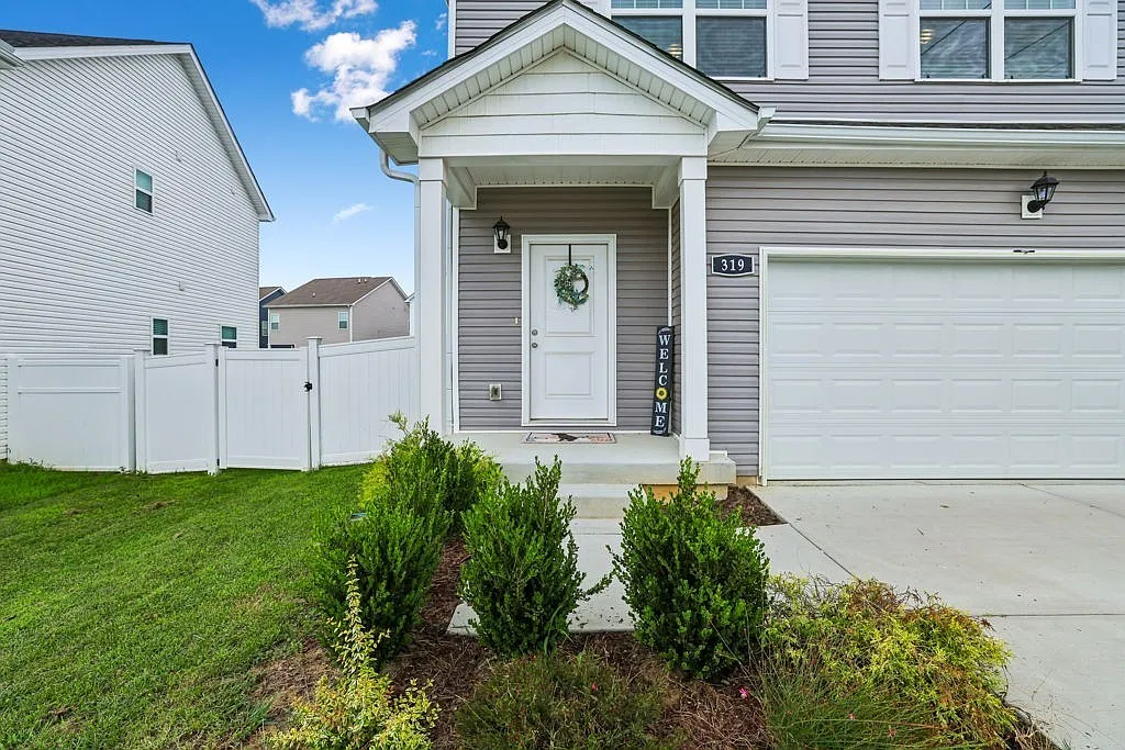 3 bed, 2.5 bath, 1669 sqft, $2,350 — Photo 4