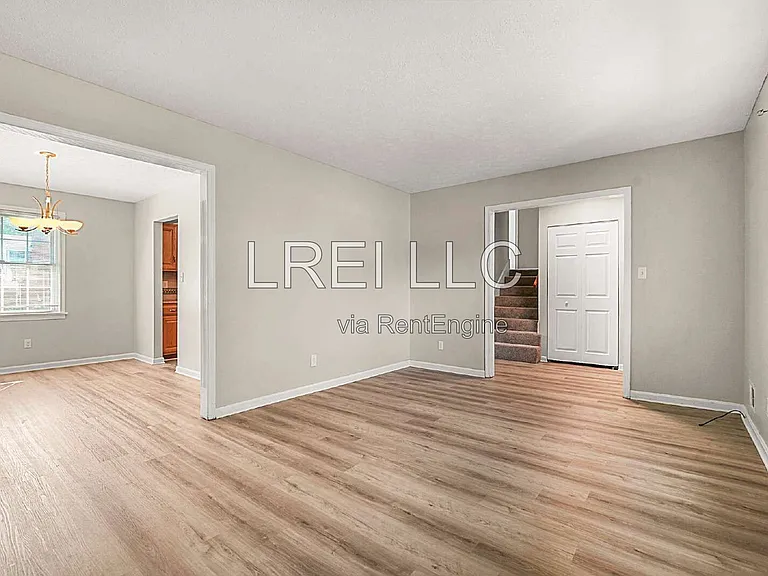 2414 Parkdale Ave — Photo 7