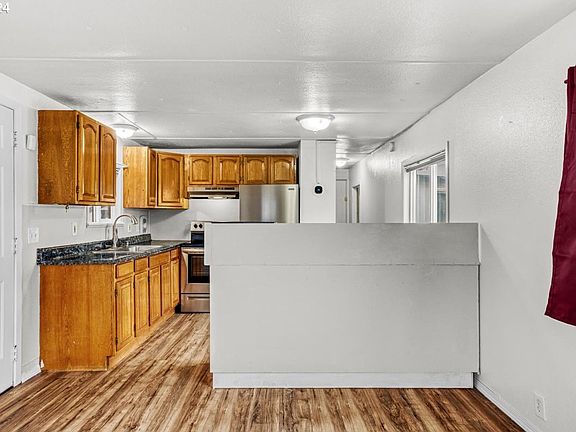 4th image of 4882 Lancaster Dr NE