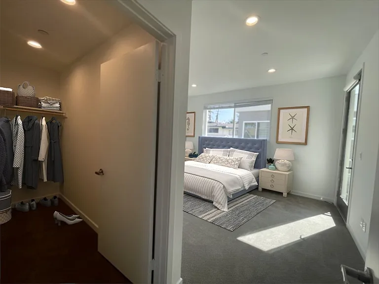 State of the Art, 2 bed 2.5 bath Luxury Condo in Ventura! — Photo 17