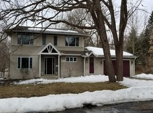 240 Hawthorne Rd, Hopkins, MN 55343