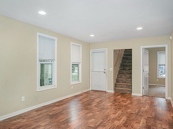 3rd image of 610 Prospect Ave NE