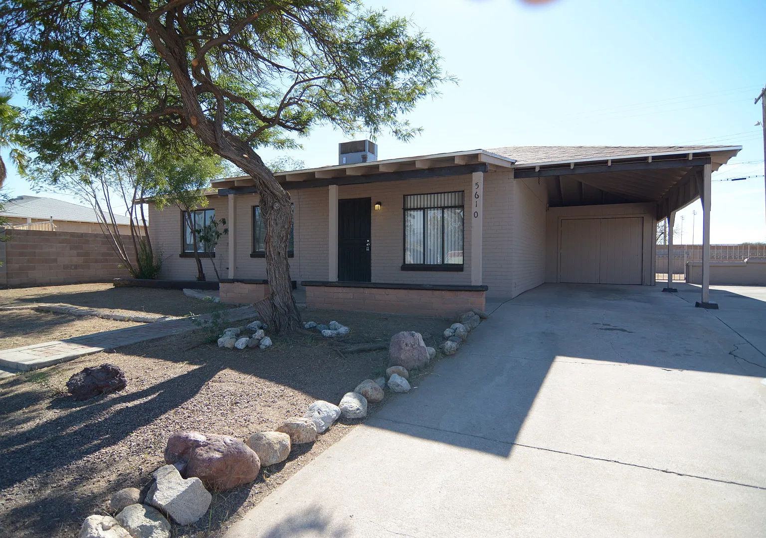 Charming 3 Bedroom 1 Bath House! Great East/Central Tucson Location — Photo 2
