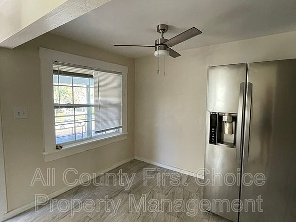 3rd image of 1163 Drew St Unit 4