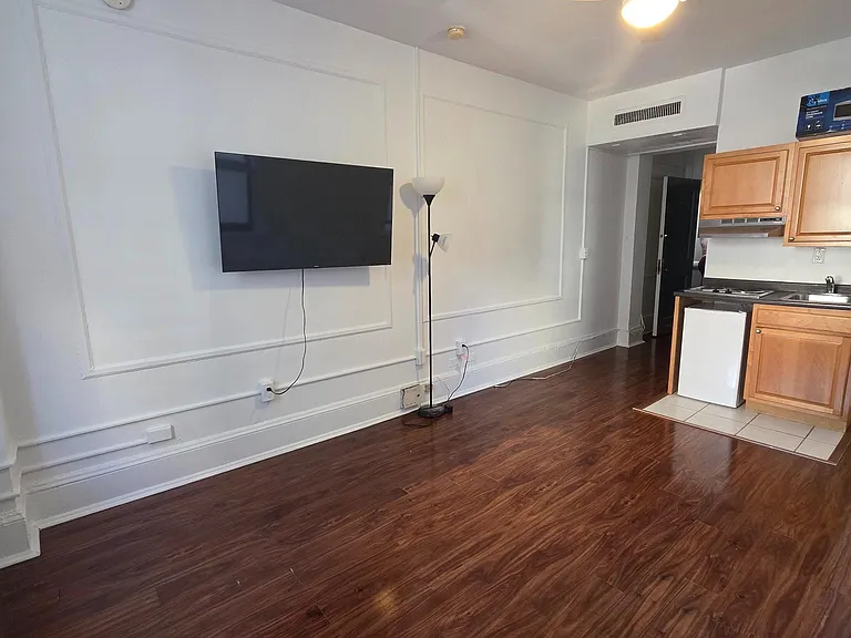 1324 Locust St #412 — Photo 3