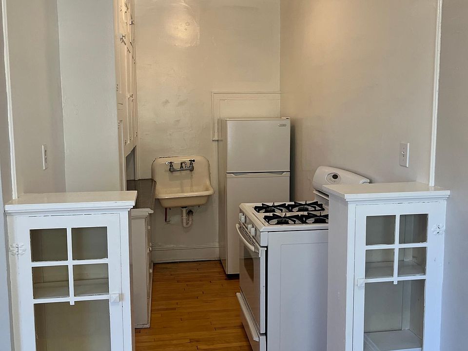 1st image of 3129 Aldrich Ave S APT 35