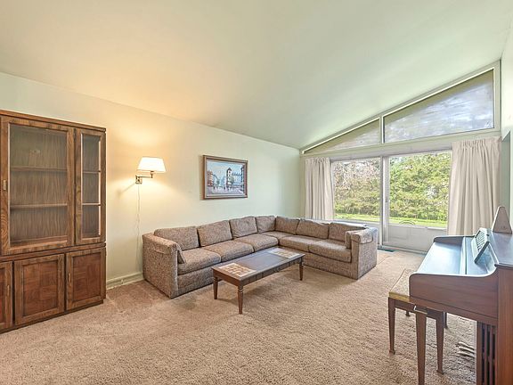 5th image of 222 E Julia Dr
