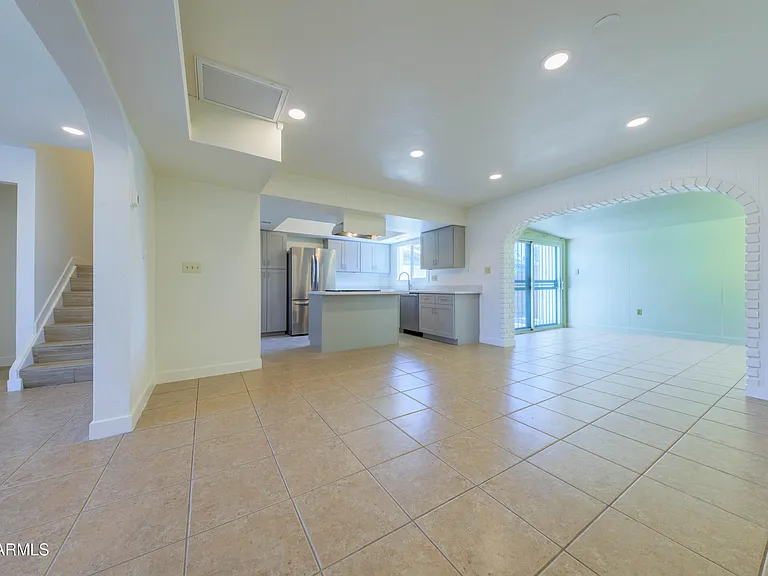 4558 N 15th Ave — Photo 9