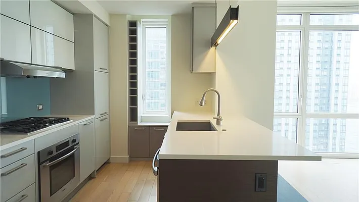 Rented by R New York | media 69