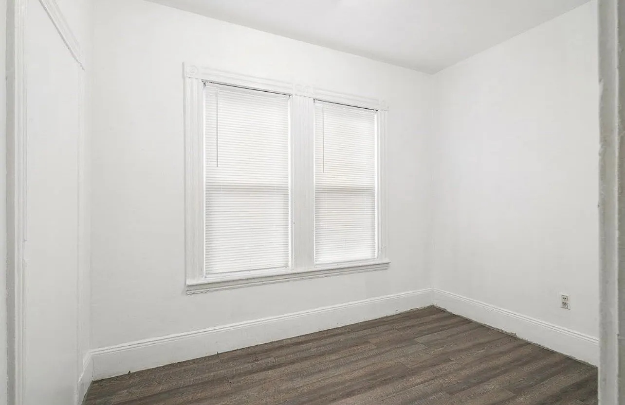 3 bed, 1100 sqft, $3,600 — Photo 3