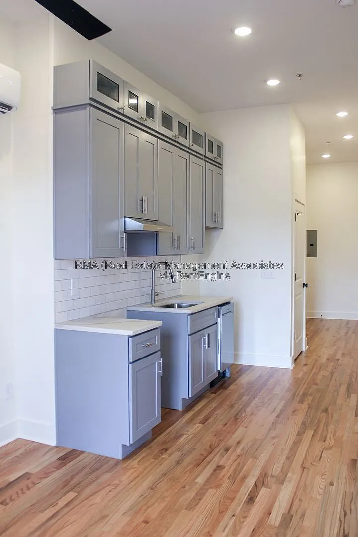 1 bed, 1.0 bath, 423 sqft, $1,100 — Photo 3