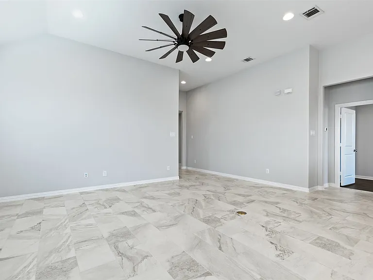 912 Slate Ln — Photo 26