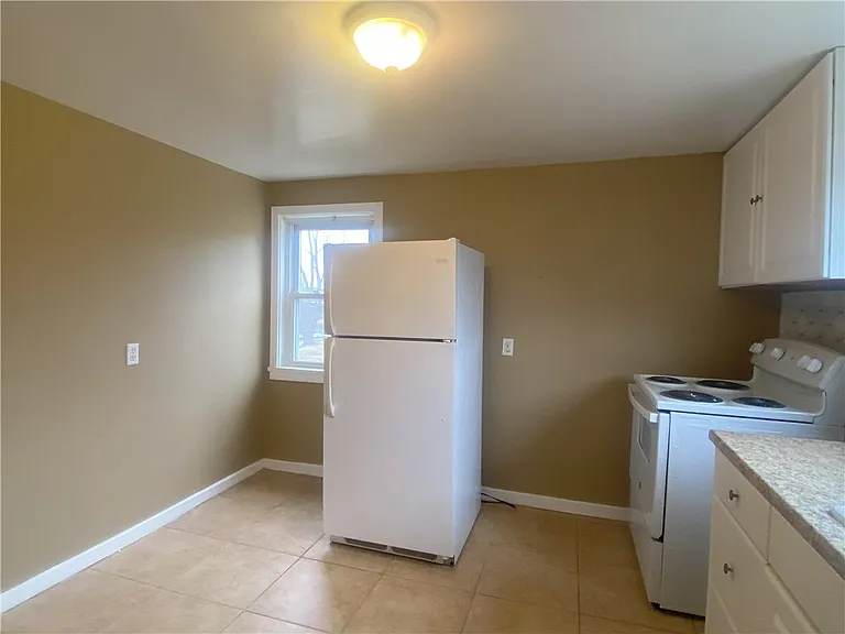 1025 Logan Rd — Photo 9
