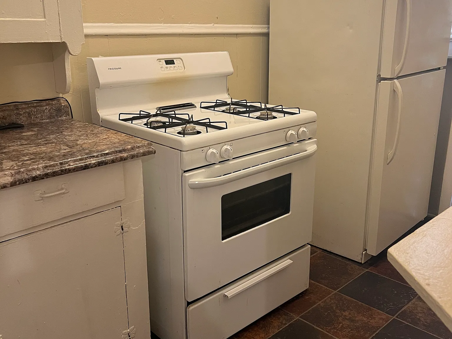 1 bed, 700 sqft, $595 — Photo 2