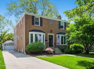 413 S Pine St, Mount Prospect, IL 60056