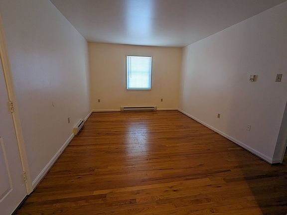 4th image of 214 E New St #302-11