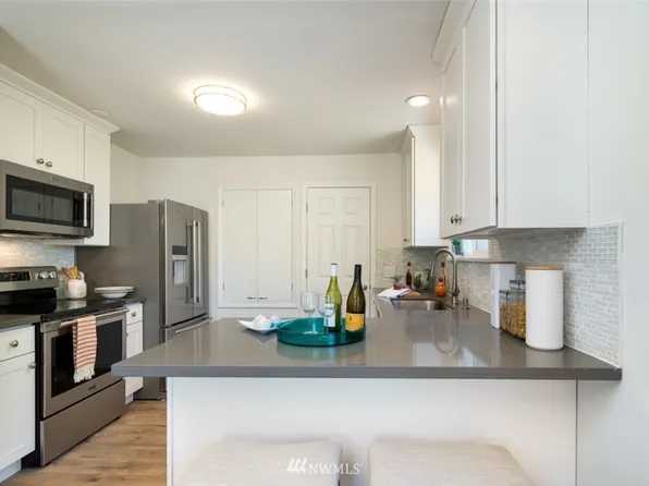 4329 NE 56th St, Seattle, WA 98105