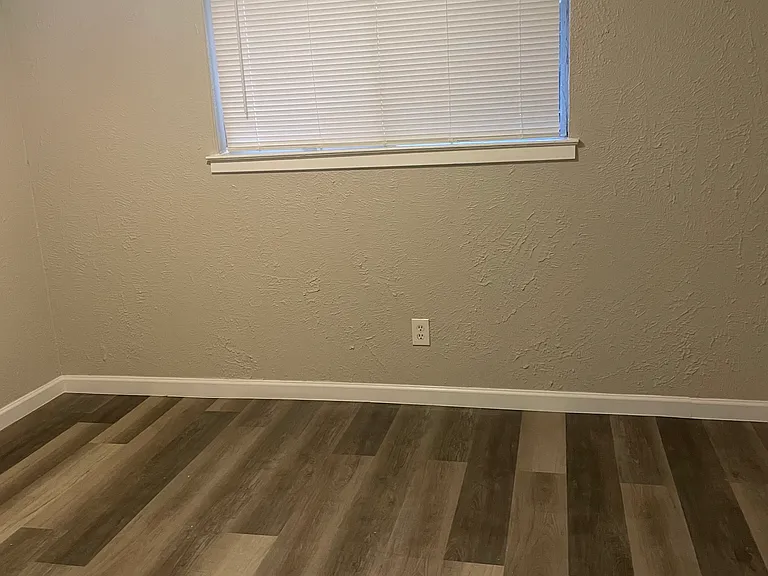 811 Redbird Dr — Photo 11