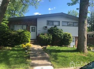 18 Warwick St, Iselin, NJ 08830
