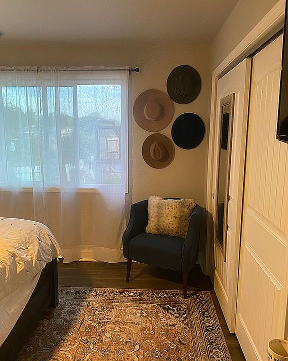 1st image of 717 Bowles Ln