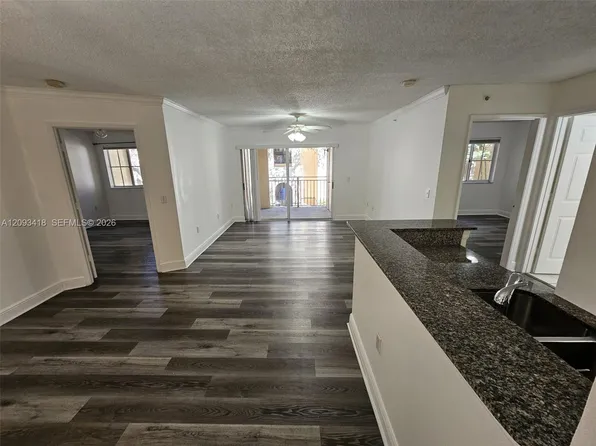 2451 Centergate Dr APT 204, Hollywood, FL 33025