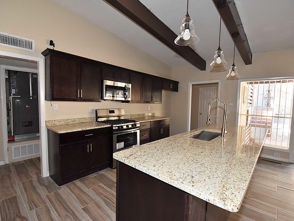 5th image of 1523 Carlyle Pl
