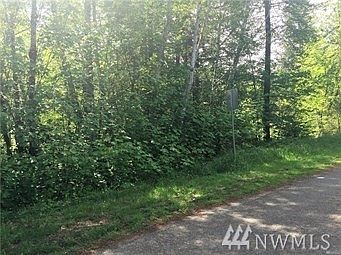 4th image of 531 NE Snowcap Dr