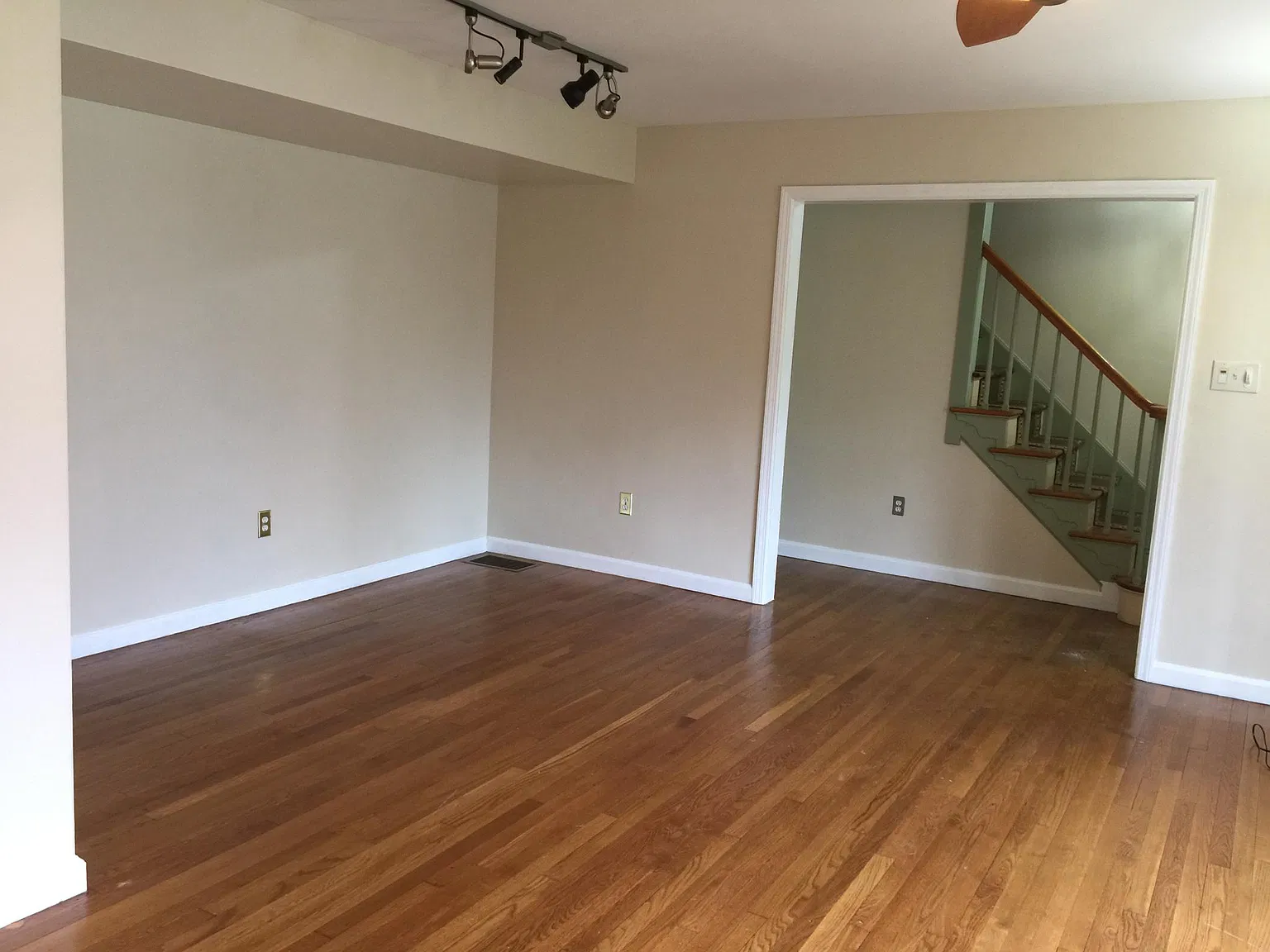 4 bed, 2194 sqft, $3,200 — Photo 3