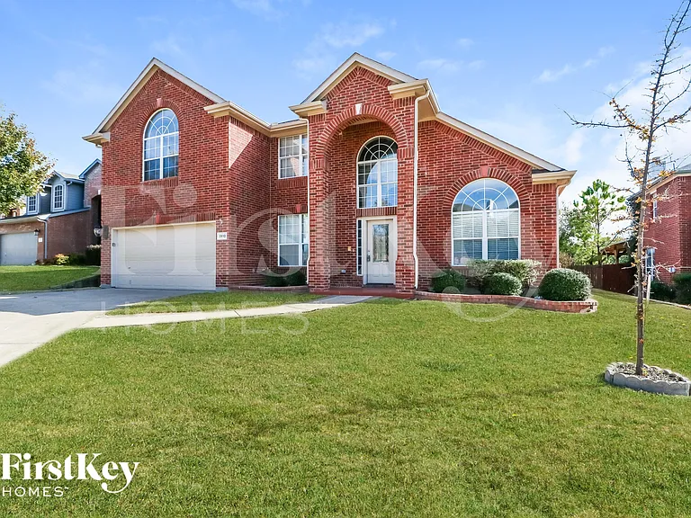 1910 Winter Park Dr — Photo 2