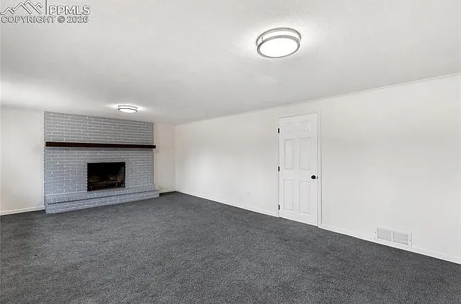 427 Quebec St — Photo 1