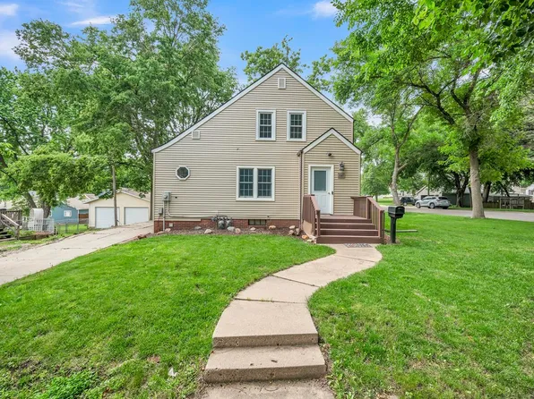 1021 N 7th St, Estherville, IA 51334