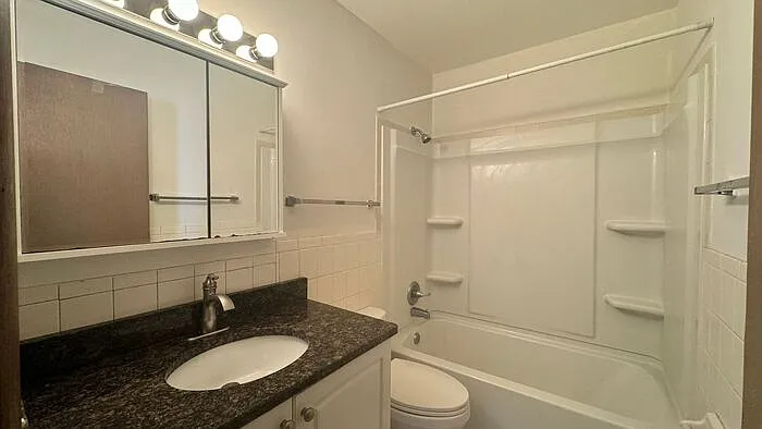 614 E Jefferson St #9 — Photo 7