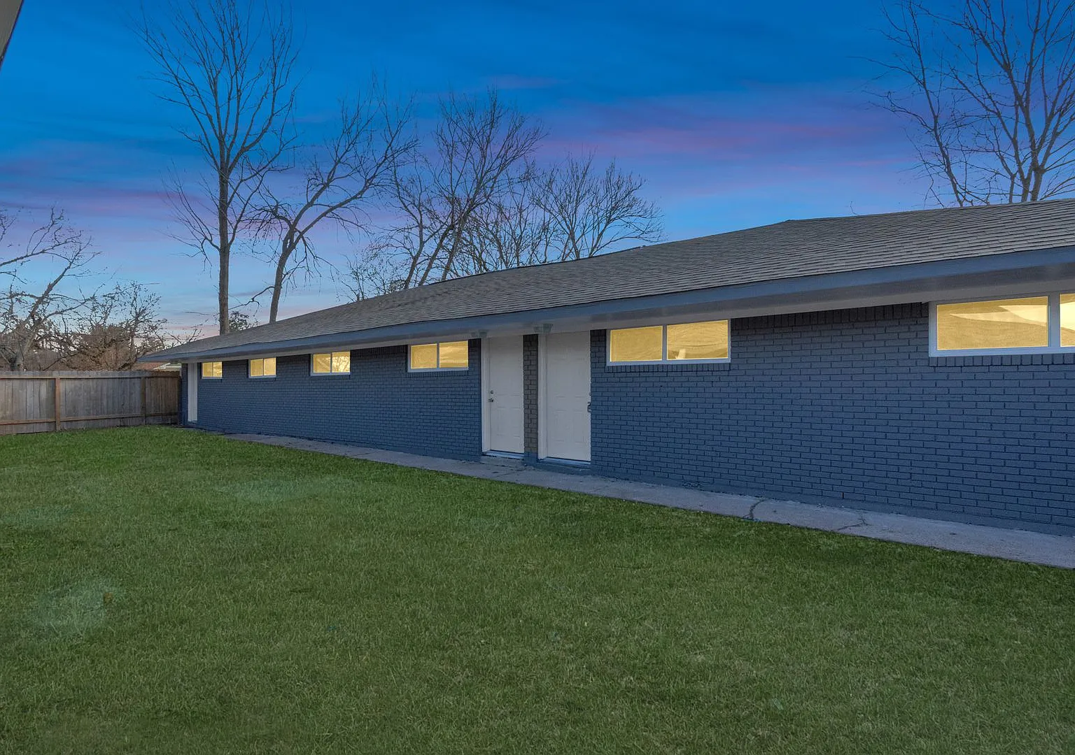 Nice 2 Bedroom 1 Bath With 1600 Sf — Photo 3