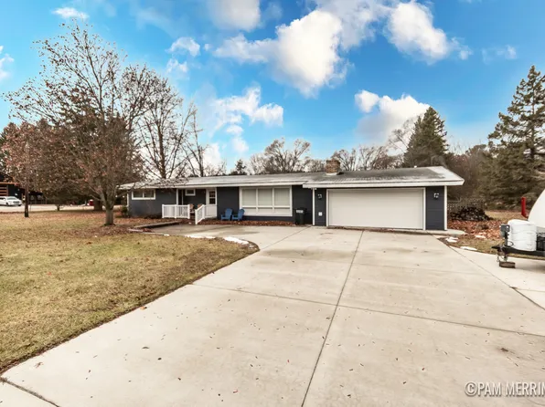 5311 S Croton Hardy Dr, Newaygo, MI 49337