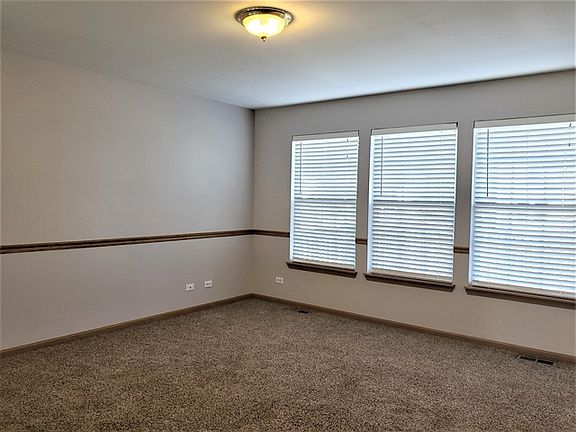 3rd image of 124 Cottonwood Blvd
