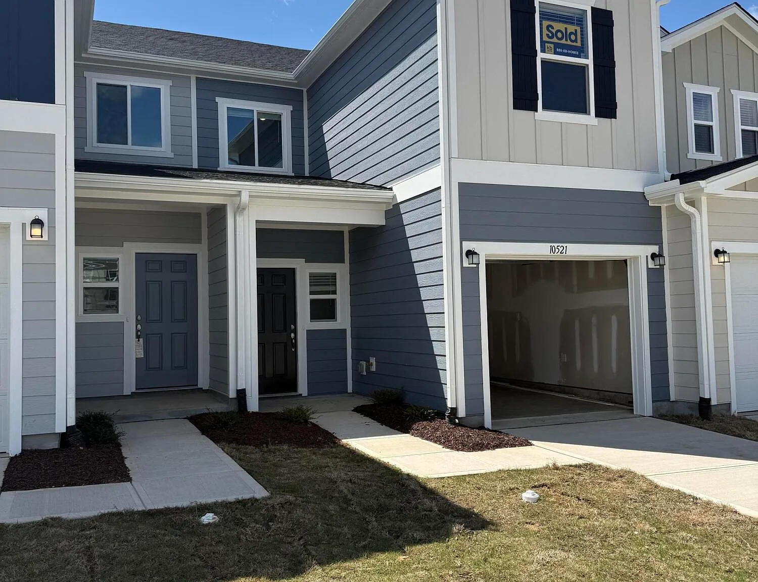 3 bed, 2.5 bath, 1359 sqft, $1,750 — Photo 1
