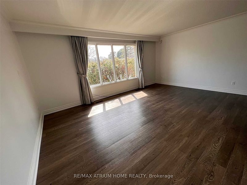 Toronto House for rent - 5 Bedrooms — photo 3