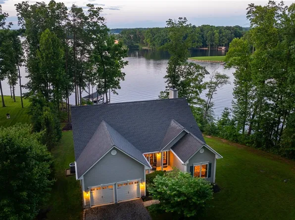 214 Tara Woods Dr, Bumpass, VA 23024