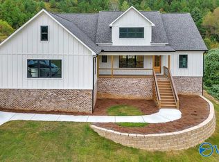 621 N Harbor Dr, Guntersville, AL 35976