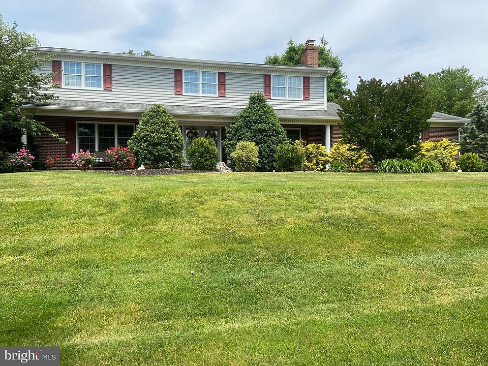 1st image of 3 Dorothy Dr